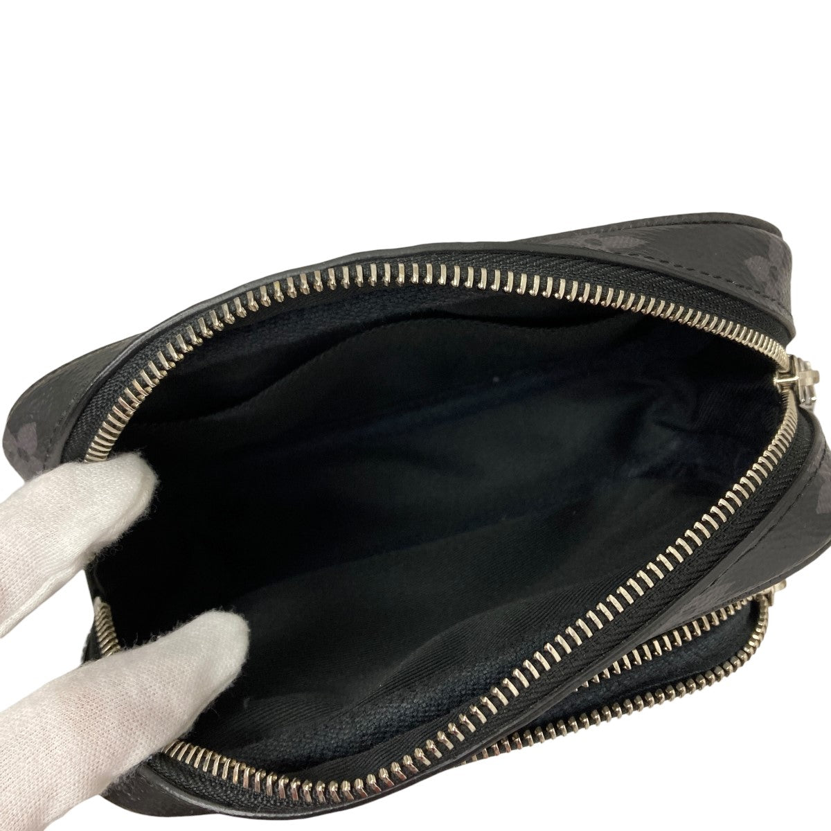 LOUIS VUITTON MONOGRAM ECLIPSE OUTDOOE POUCH モノグラムショルダーバッグ 古着・中古-8枚目のアイテム画像