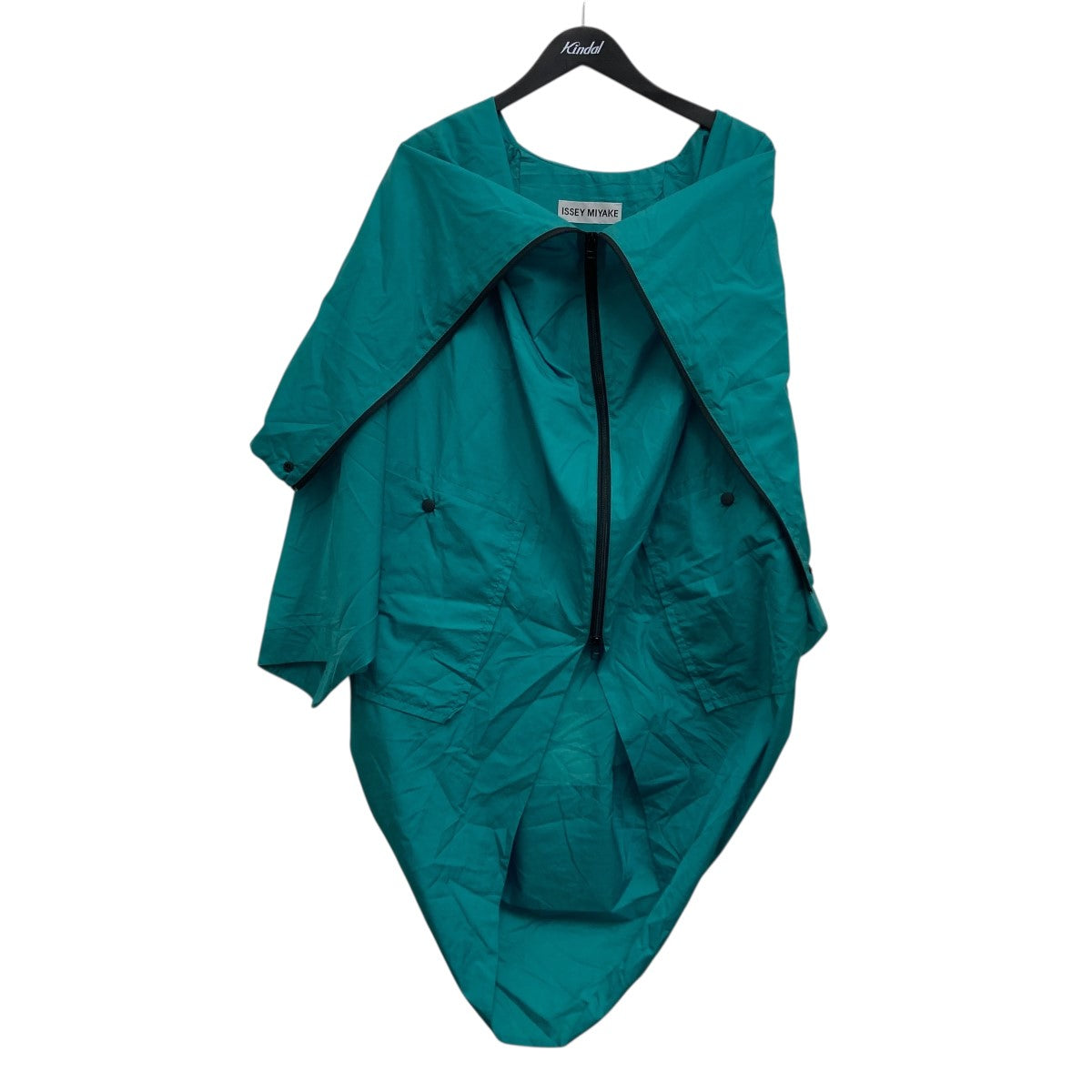 イッセイミヤケ　コート オム プリッセ イッセイ ミヤケの新作「プレス コート」“ドレープを