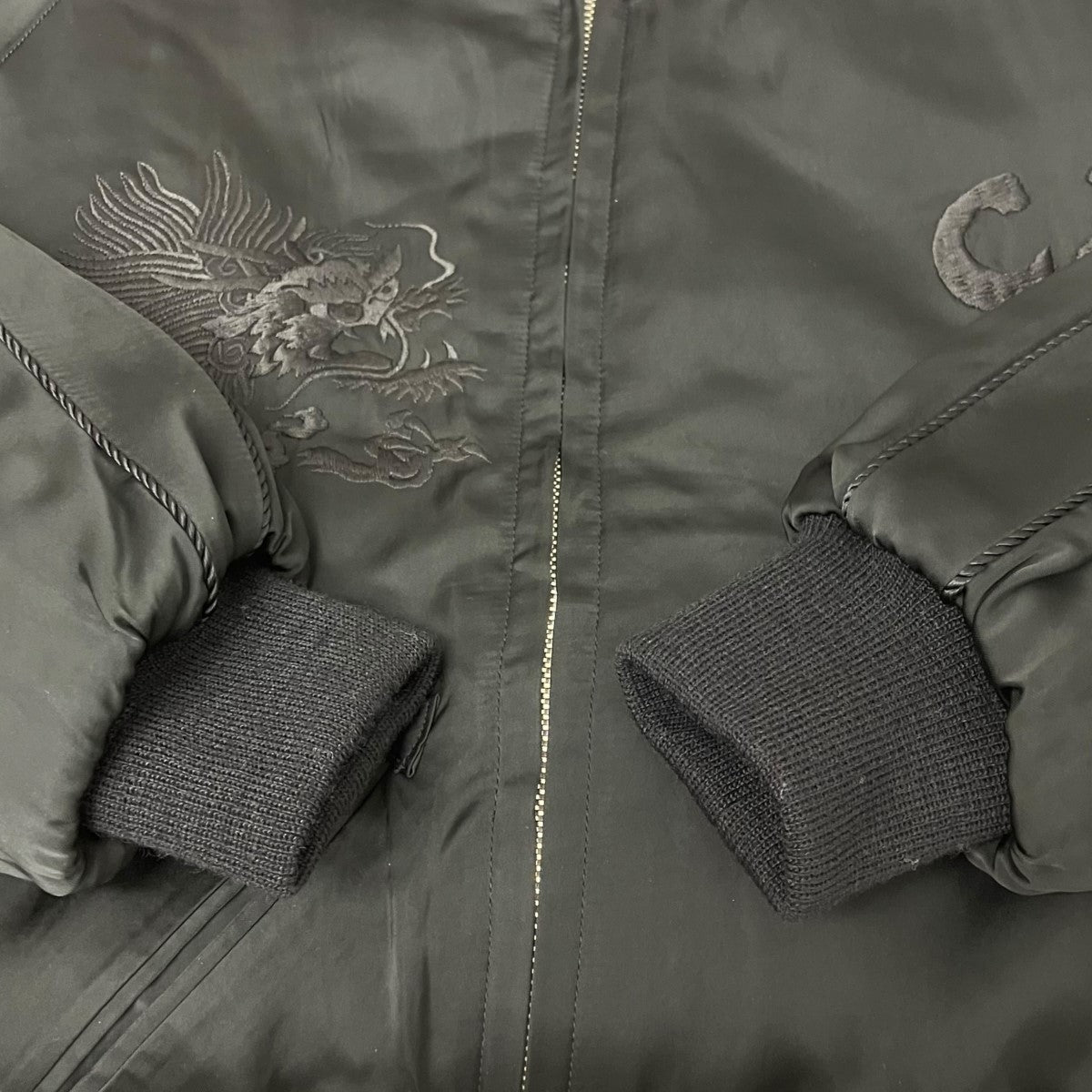 COMME des GARCONS×東洋エンタープライズ 24AW港商・青山限定 捻れスカジャン 古着・中古-5枚目のアイテム画像