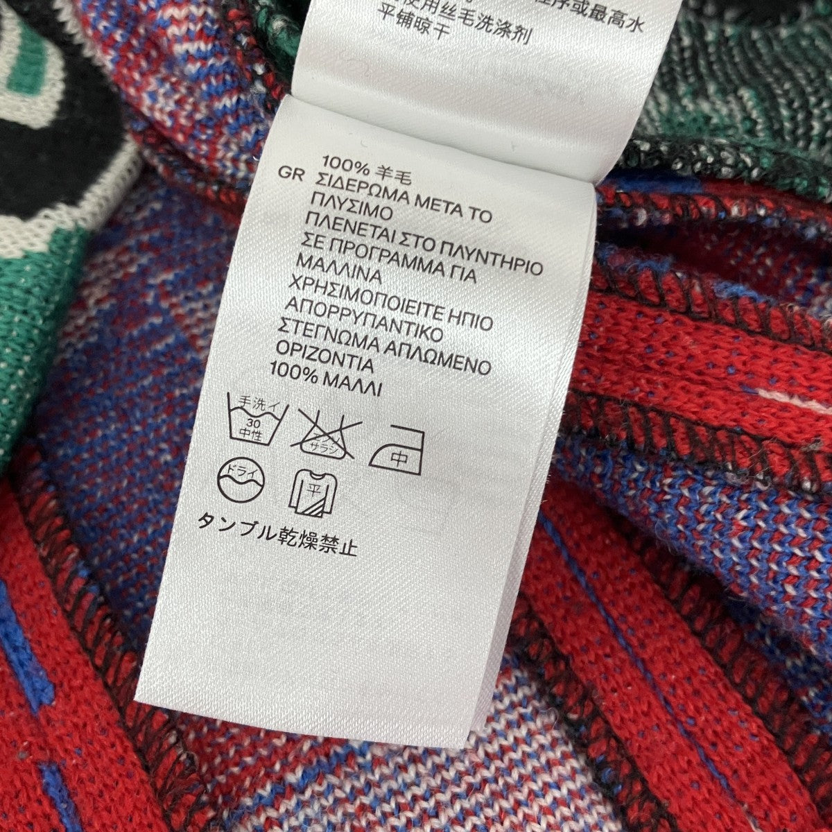 Vネックニット