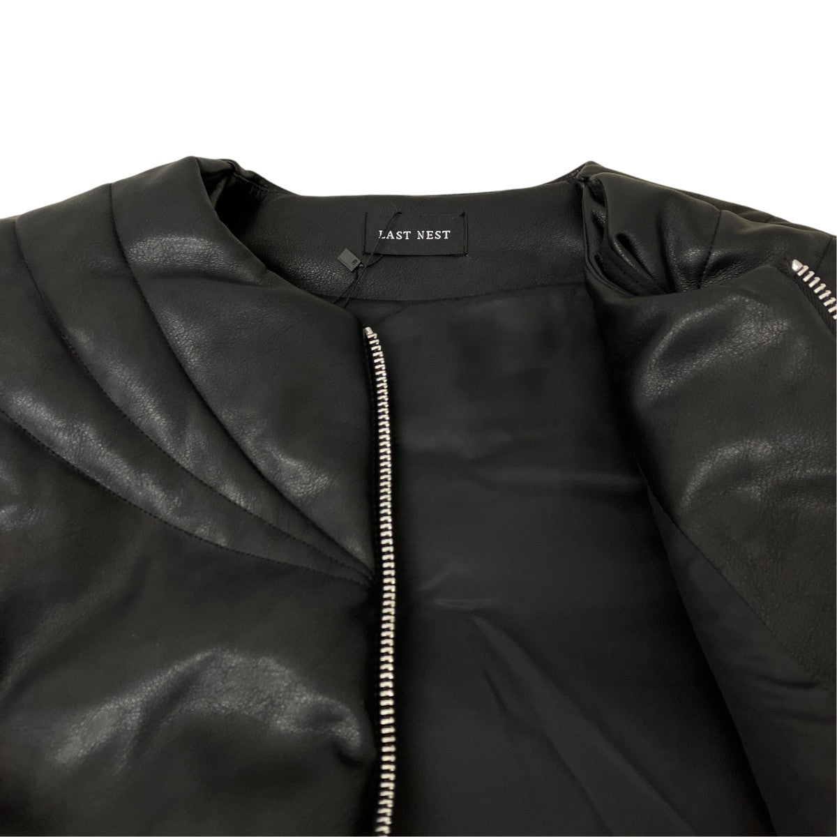 フェイクレザーパデットベスト