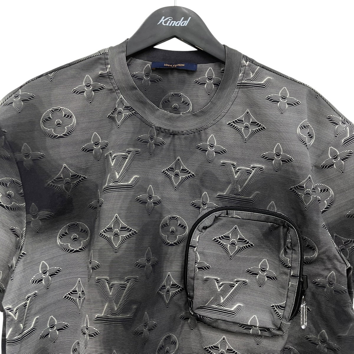 LOUIS VUITTON モノグラム3DエフェクトプリントパッカブルTシャツ 古着・中古-3枚目のアイテム画像