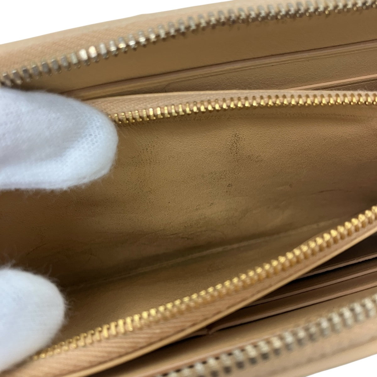 レザーカセット長財布