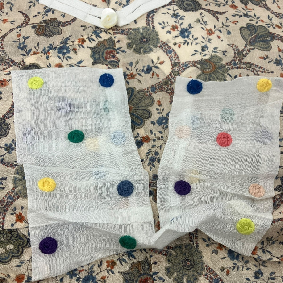 花柄ドットブラウス