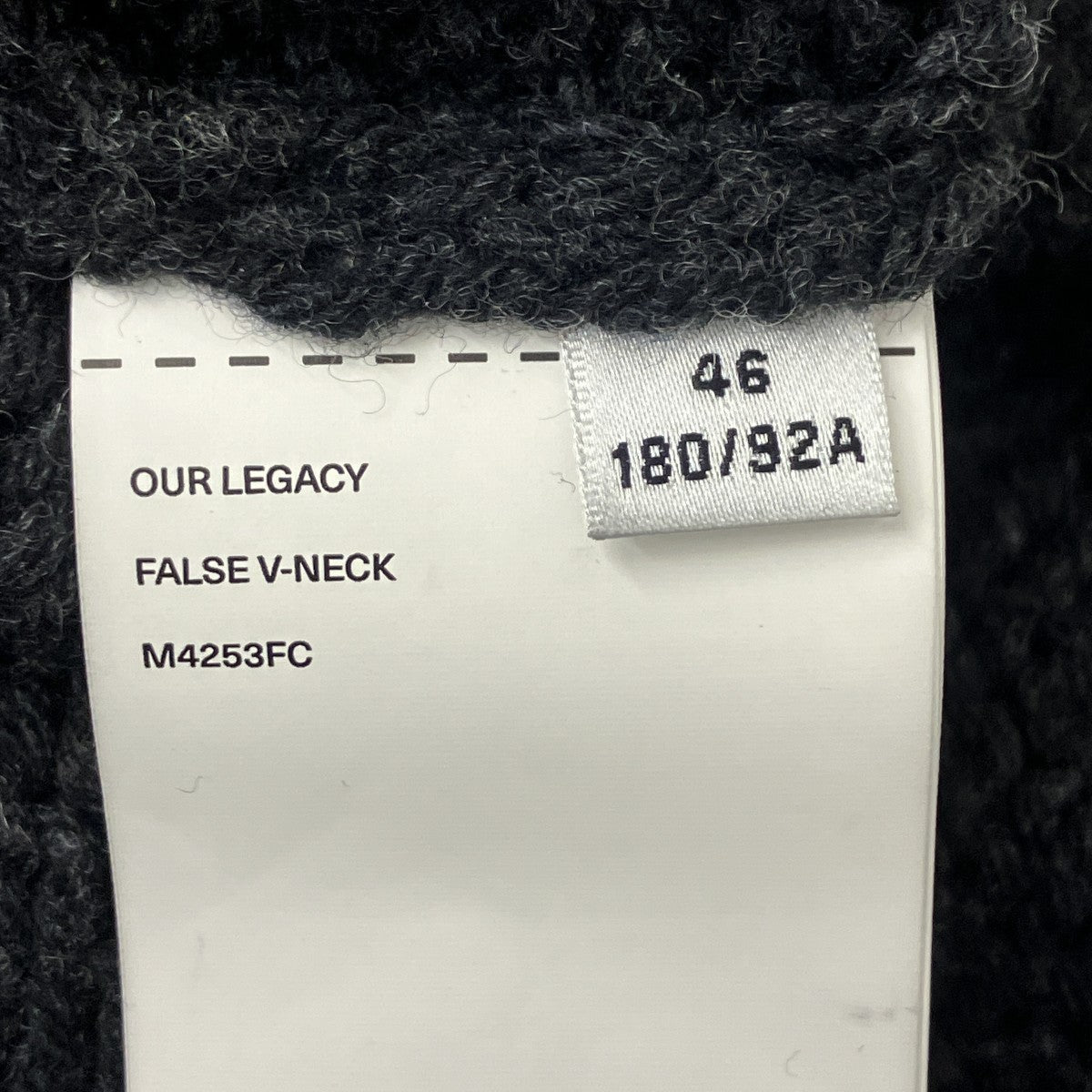 FALSE V-NECK Vネックニット
