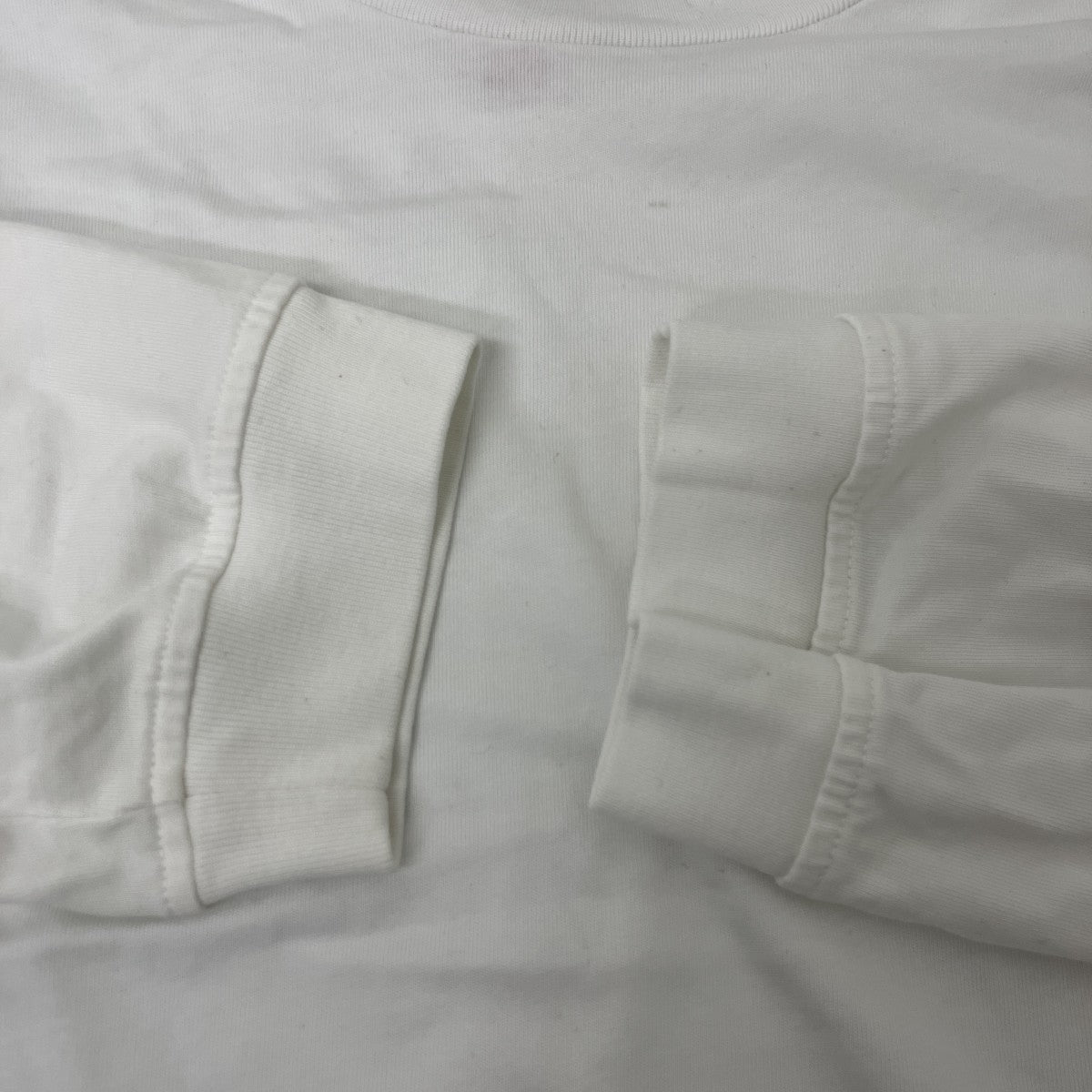 モックネックTシャツ