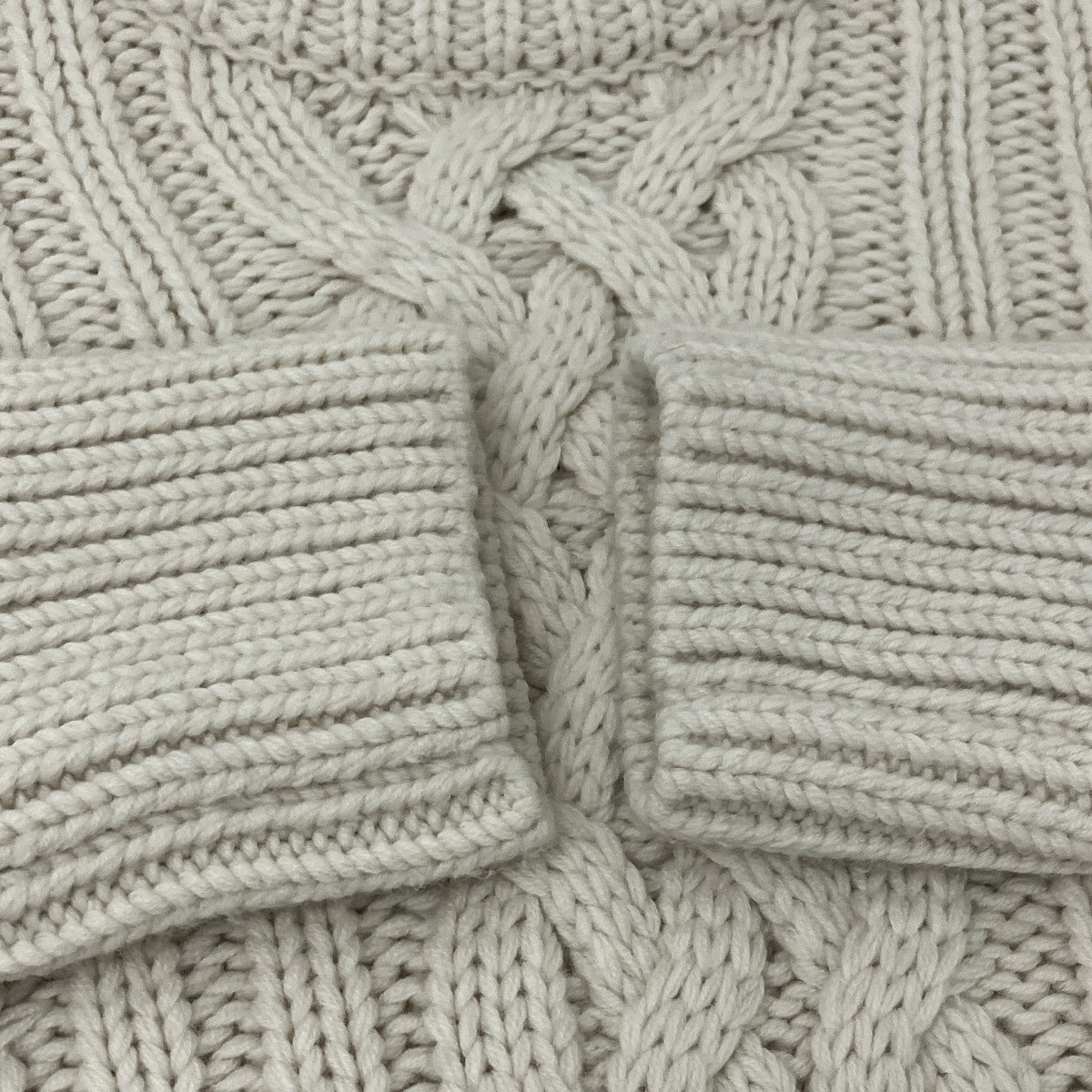 Chunky Cable-Knit Sweater ケーブルニットセーター