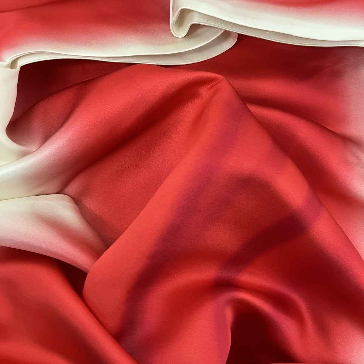 BLURRED PRINT DRESS IN RED AND WHITE