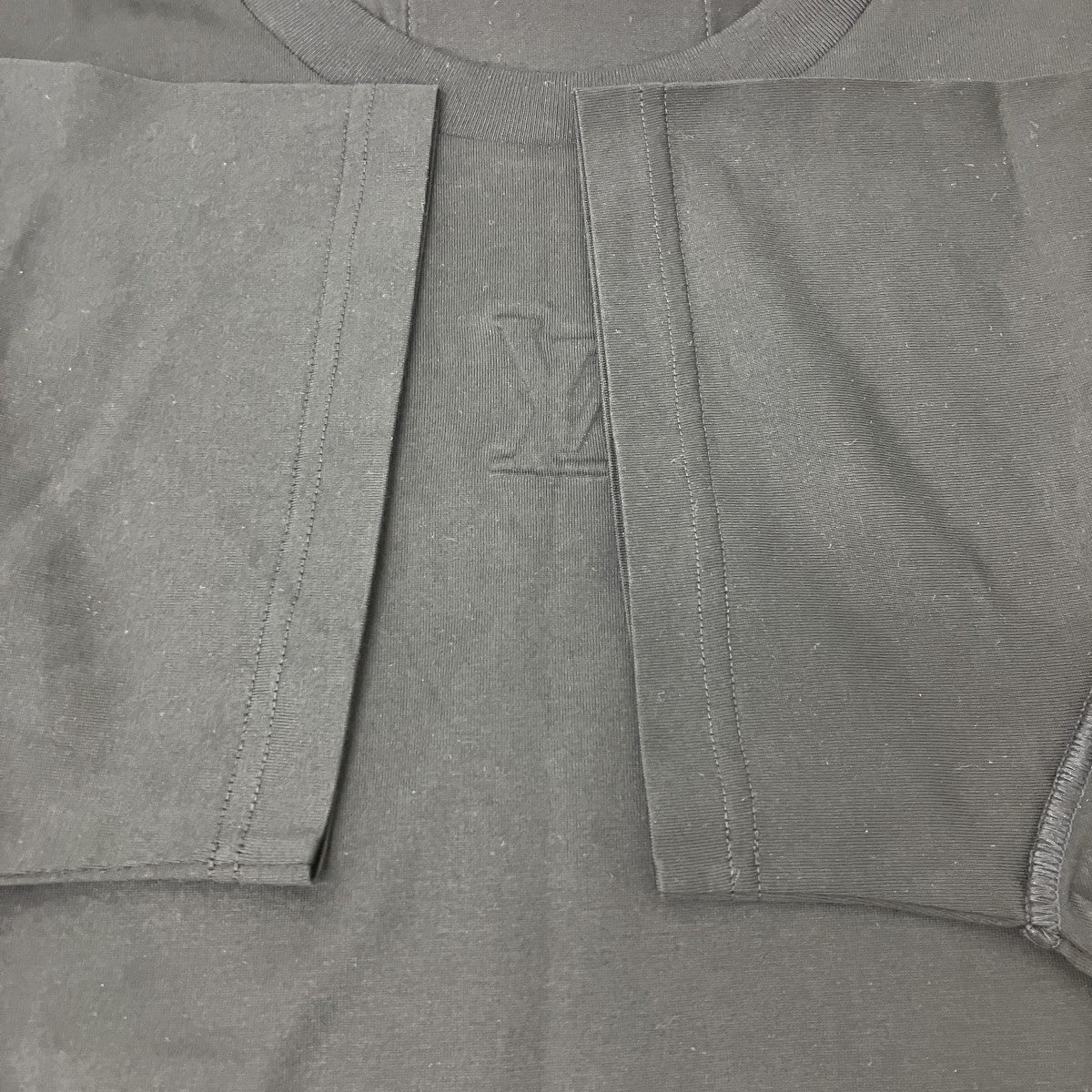 エンボスLVロゴTシャツ