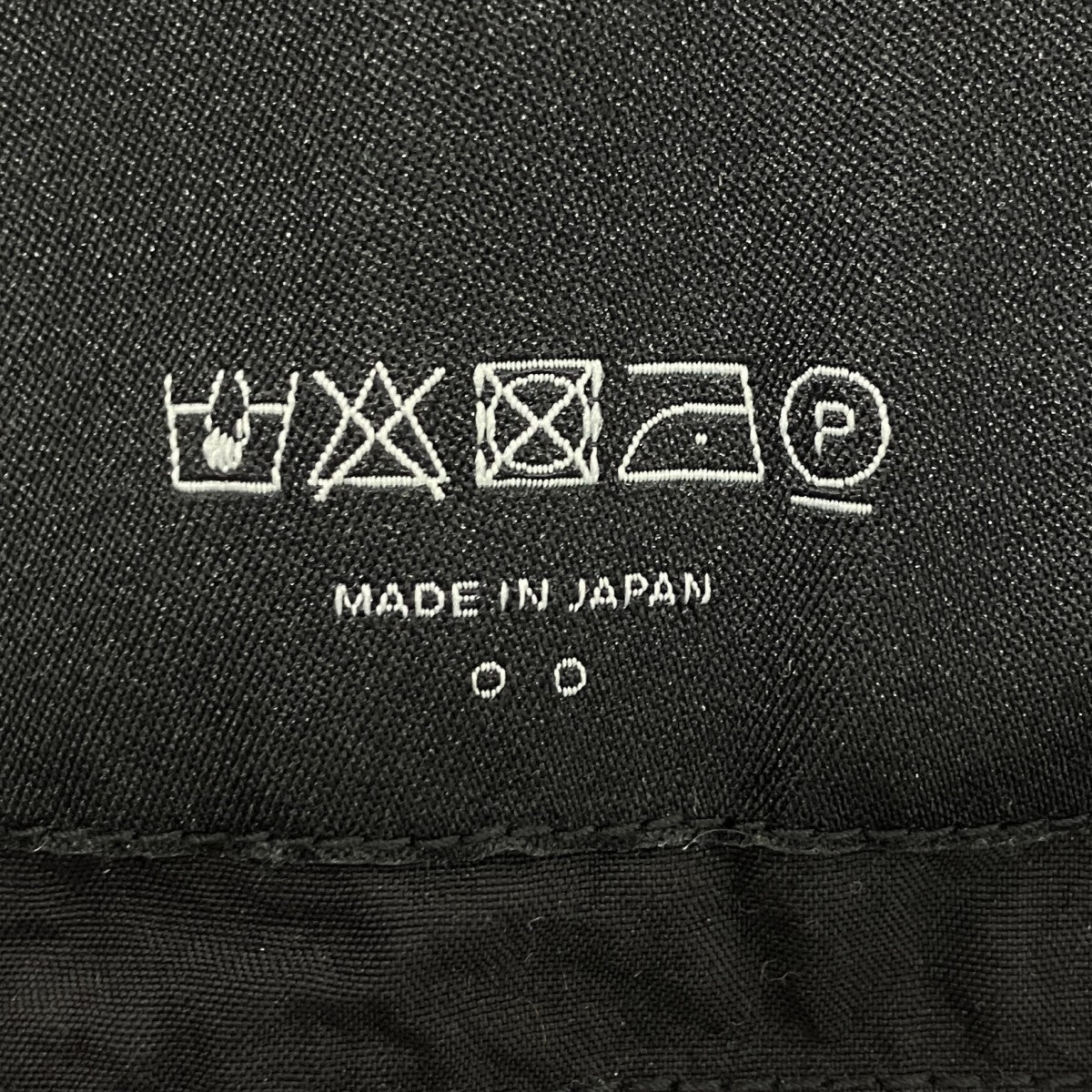ナイロンパンツ