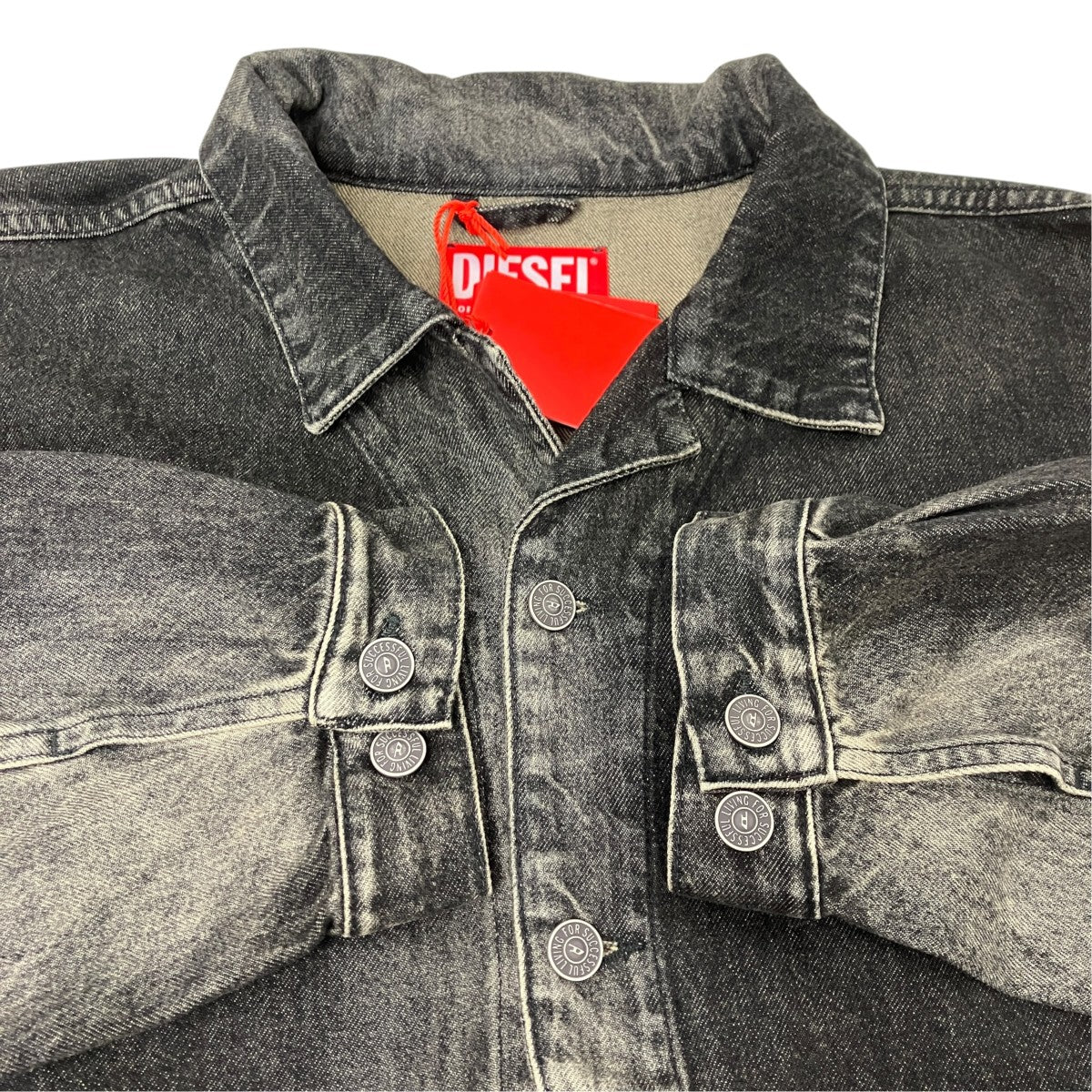 DIESEL TRUCKER JACKET IN DIRTY-EFFECT DENIM トラッカー ジャケット イン ダーティー エフェクト デニム 古着・中古-4枚目のアイテム画像