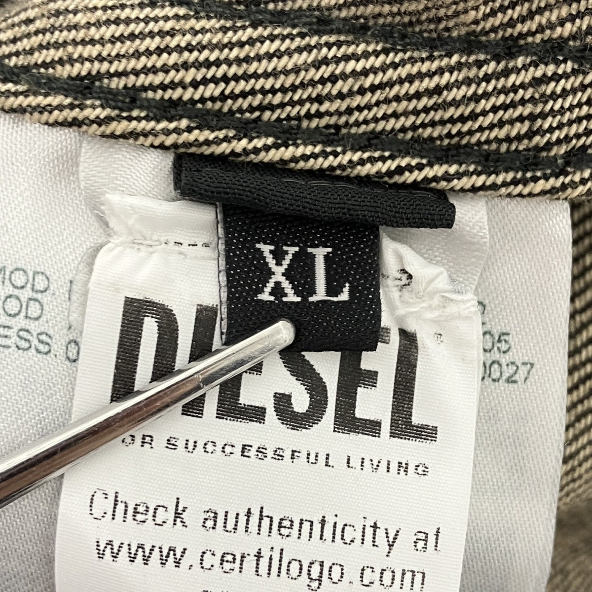 DIESEL TRUCKER JACKET IN DIRTY-EFFECT DENIM トラッカー ジャケット イン ダーティー エフェクト デニム 古着・中古-5枚目のアイテム画像