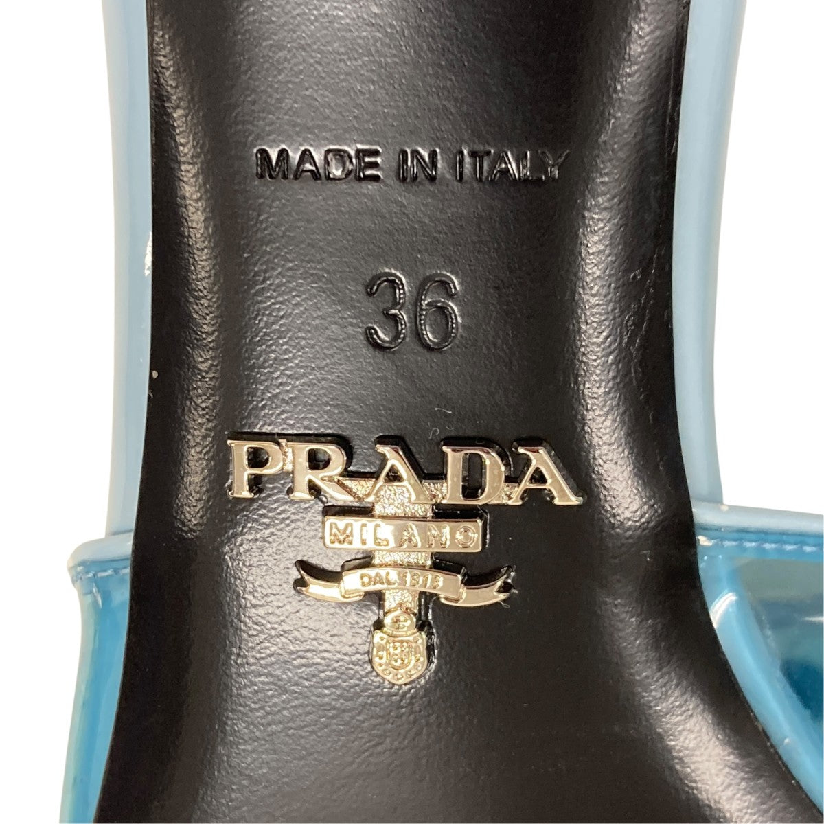 PRADA トライアングルプレートパンプス 古着・中古-9枚目のアイテム画像