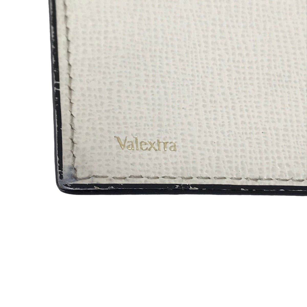 【人気急上昇】 Valextra(ヴァレクストラ) 二つ折り長財布 オフホワイト｜【公式 小物