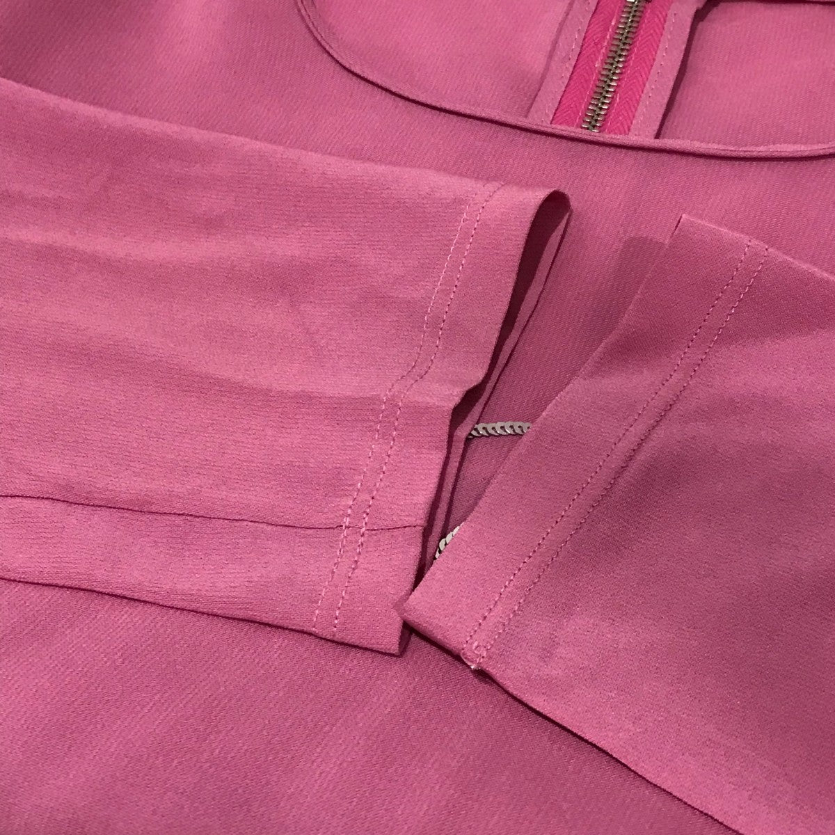 【値下げ】MIU MIU スパンコールロゴショートトップ MT1715 ピンク サイズ：44 (銀座店) MIU MIU(ミュウミュウ) スパンコールロゴショートトップMT1715