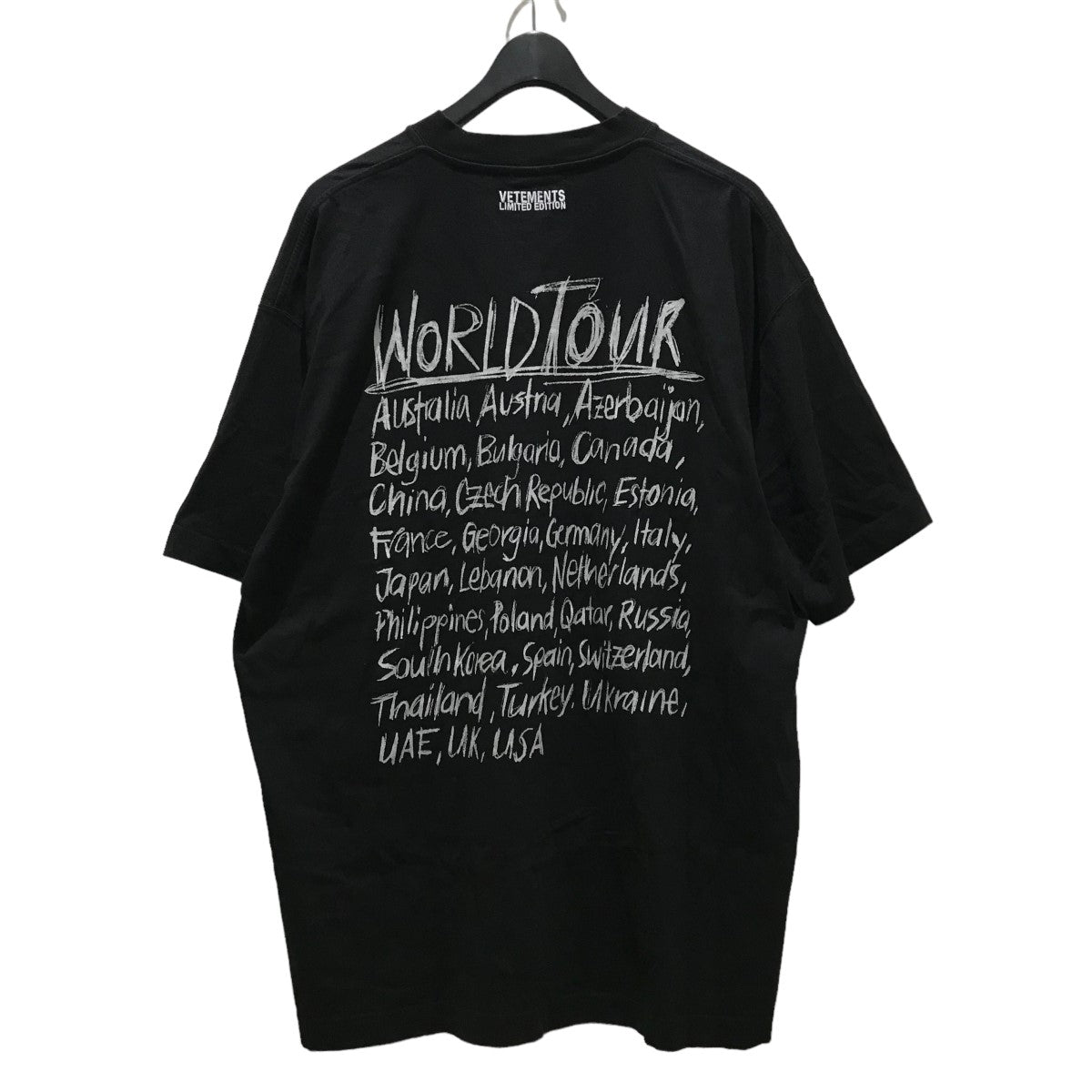 VETEMENTS(ヴェトモン) ワールドツアープリントTシャツUE52TR270S UE52TR270S ブラック サイズ XS｜【公式】カインドオルオンライン  ブランド古着・中古通販【kindal】