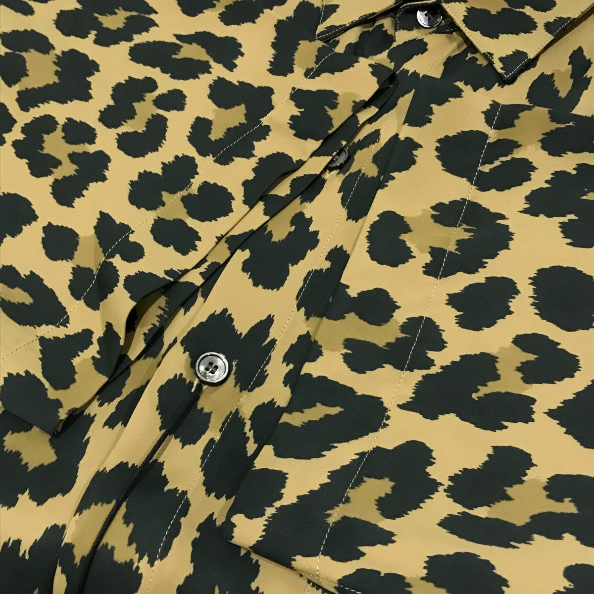 良品クリスチャンディオール　シルク100%レオパード柄ブラウス　蜂　シャツ　40 クリスチャン・ディオール Christian Dior ×Cuctus Jack 総柄