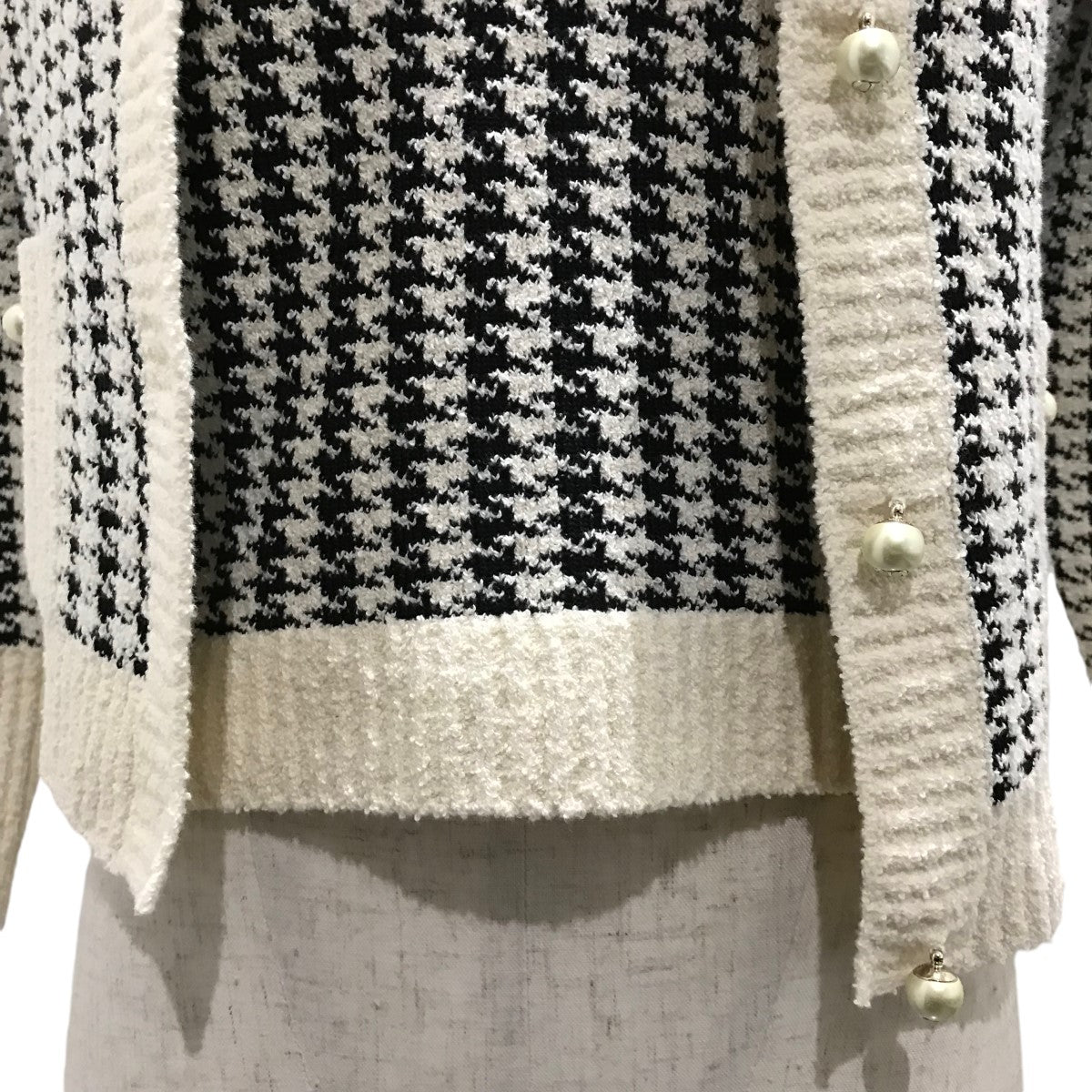 Christian Dior(クリスチャンディオール) 千鳥格子パールボタン