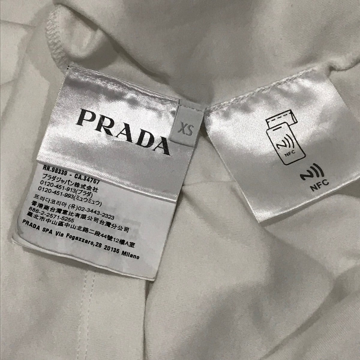 PRADAトライアングルロゴプレート付レザーベースボールキャップ