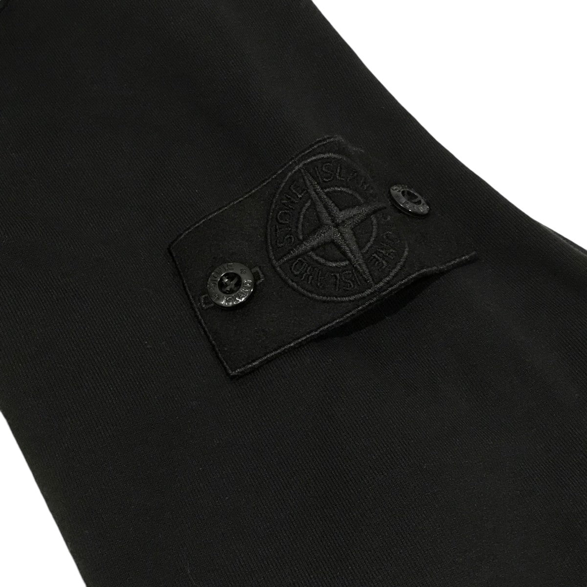 STONE ISLAND(ストーンアイランド) Ghost Half Zip Sweatゴーストピースハーフジップスウェット7415654F3  7415654F3 ブラック サイズ XL｜【公式】カインドオルオンライン ブランド古着・中古通販【kindal】