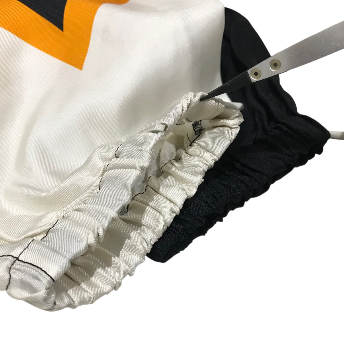 LOUIS VUITTON(ルイヴィトン) モノグラム切替シルクパンツRM211M