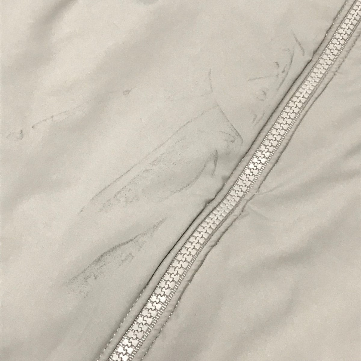 バックロゴ中綿ジャケット