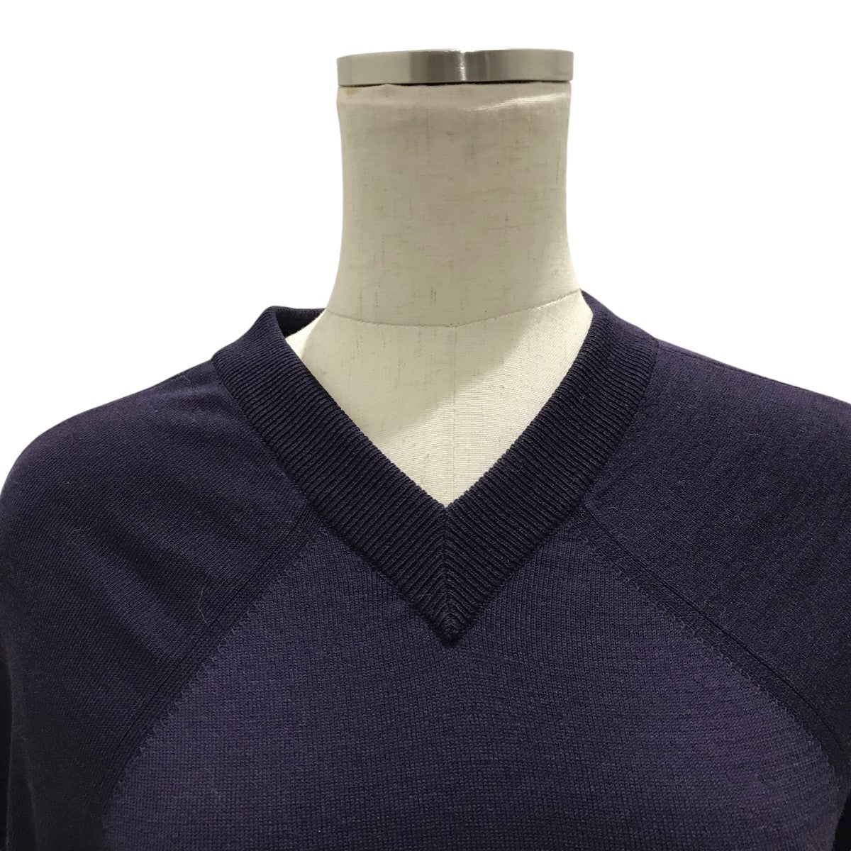エルメスのVネックニットです。 HERMES 古着・中古 トップス アイテム