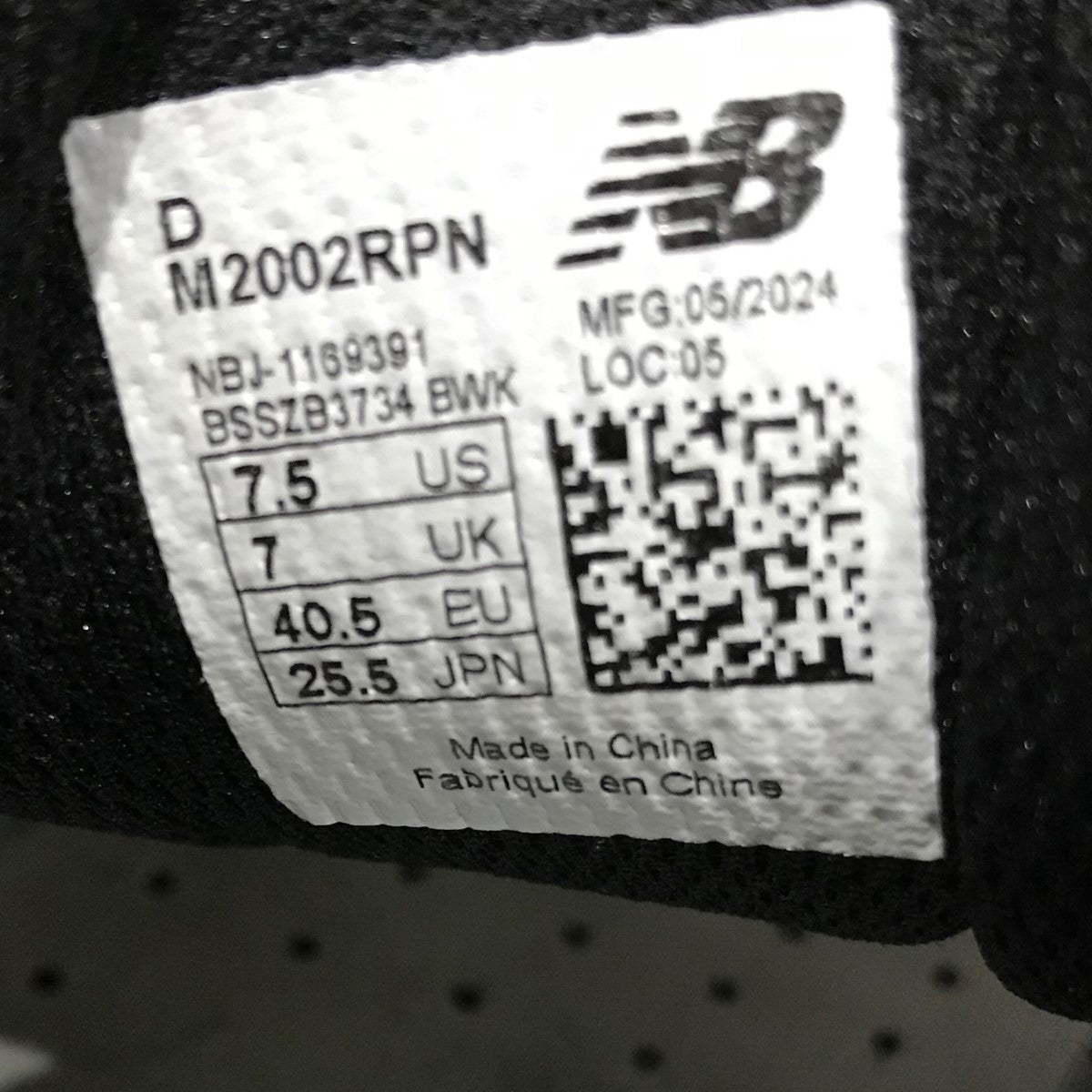 スニーカーM2002RPN