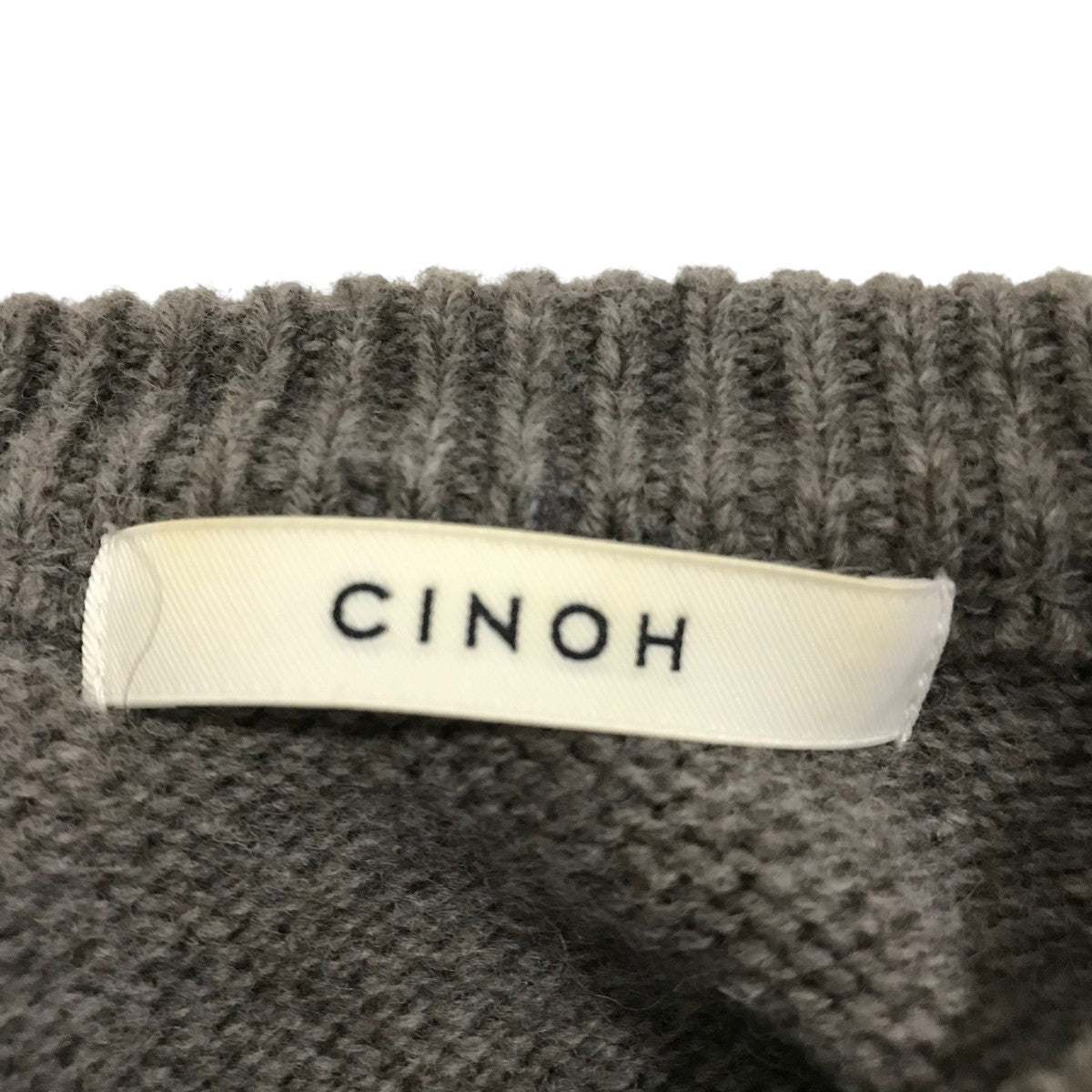 極美品✨定価2.8万 チノ CINOH リネン100％ Vネックブラウス 白 麻 CINOH(チノ)のサテンハイネックブラウス通販 | mirabella