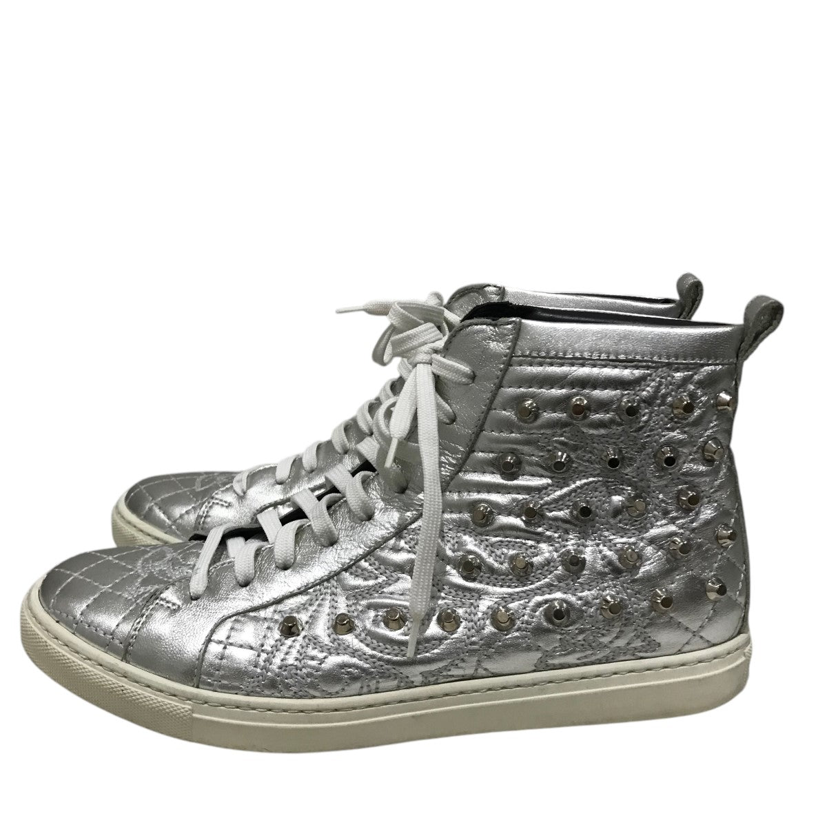 VERSACE メデューサ ヴィッテロ＆クラスト革 スニーカー*GREY VERSACE(ヴェルサーチ) メデューサスタッズスニーカー ホワイト