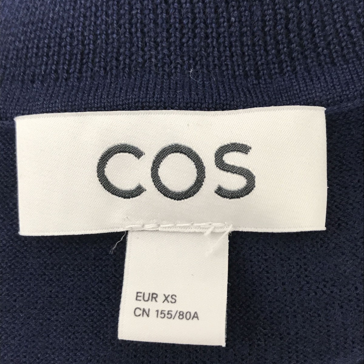COS(コス) タートルネックニット ネイビー サイズ XS｜【公式