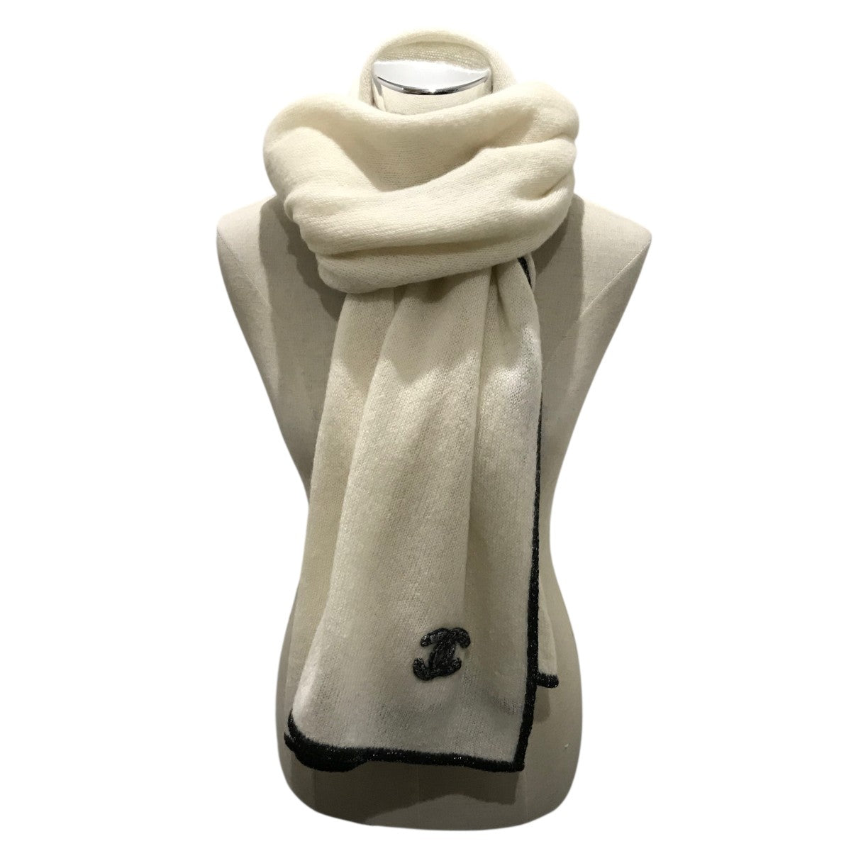 CHANEL(シャネル) ココマークマフラー エクリュ｜【公式】カインドオル