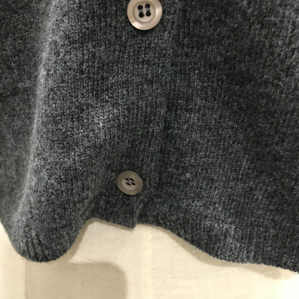 MIU MIU(ミュウミュウ) バックロゴ ウールニットカーディガンDNA02T