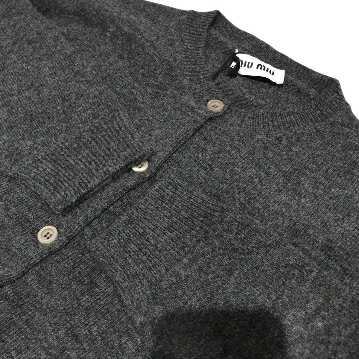 MIU MIU(ミュウミュウ) バックロゴ ウールニットカーディガンDNA02T