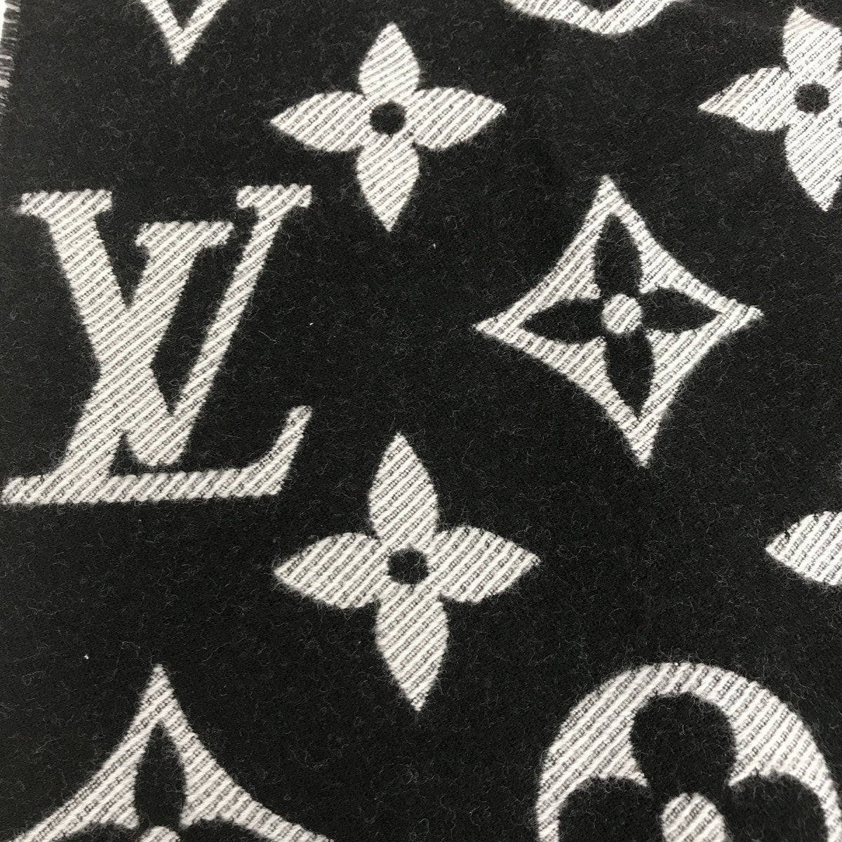 LOUIS VUITTON(ルイヴィトン) マフラー・LV エセンシャルM77853 M77853