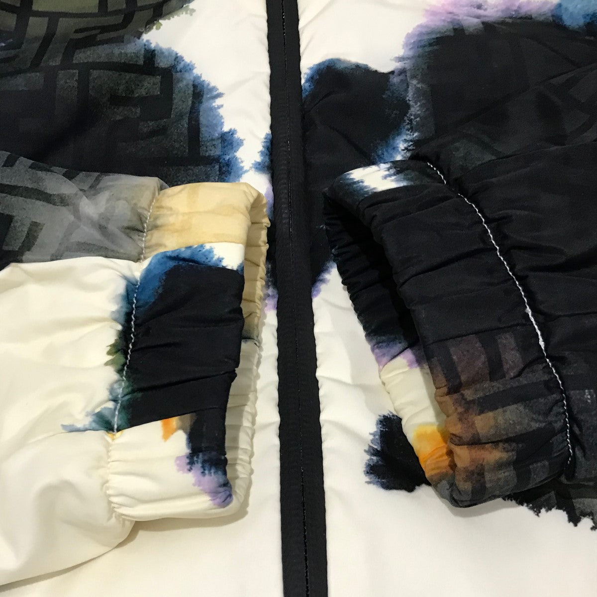 FENDI(フェンディ) FFマーク ズッカ柄 マルチカラー ジップ