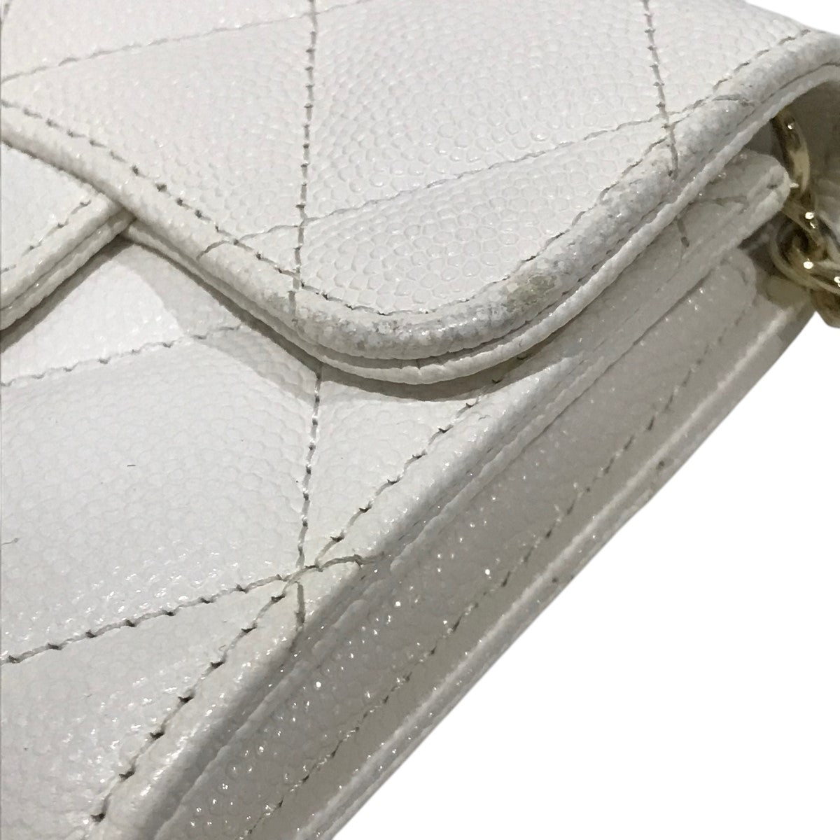 新色 限りなくホワイト寄りのグレー CHANEL ウォレットチェーン CHANEL(シャネル) チェーンウォレット - ホワイト｜【公式