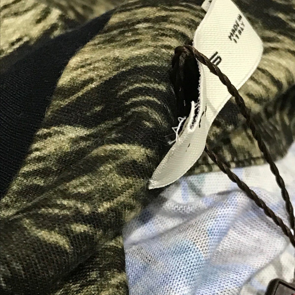 エトロ ETRO 22SS Tシャツ カットソー 半袖 総柄 ペイズリー柄 38 マルチカラー 白 ホワイト 赤 レッド 青 ブルー /AN20 レディース 楽天市場】ETRO エトロ Tシャツ 1Y020 9461 メンズ 半袖