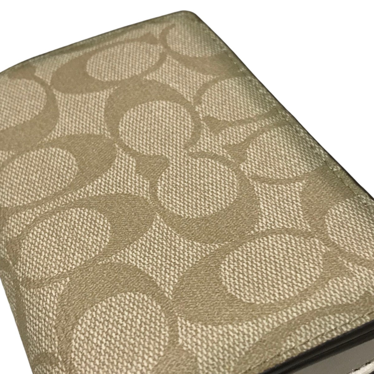 COACH(コーチ) 2つ折り財布 - ベージュ｜【公式】カインドオル