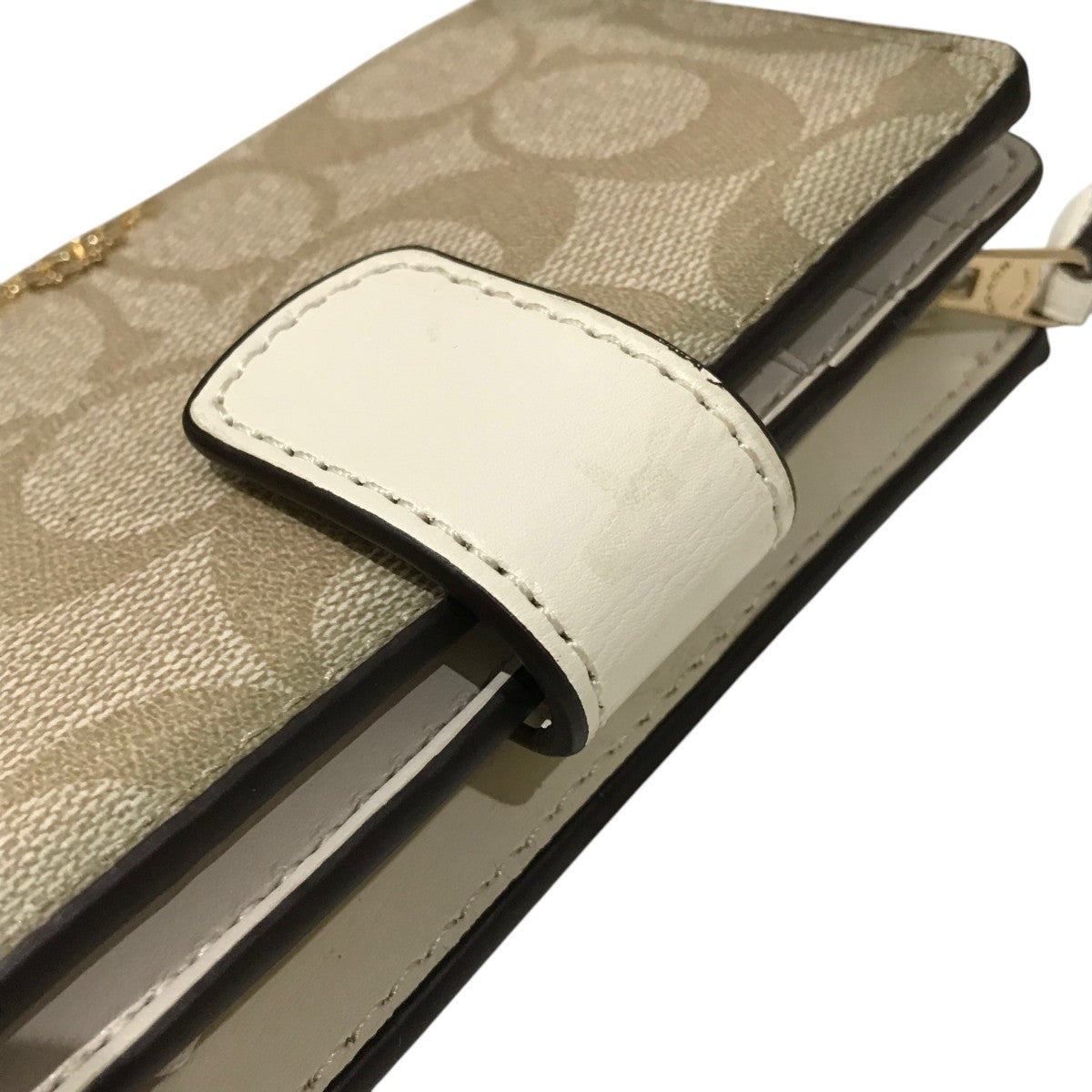 COACH(コーチ) 2つ折り財布 - ベージュ｜【公式】カインドオル