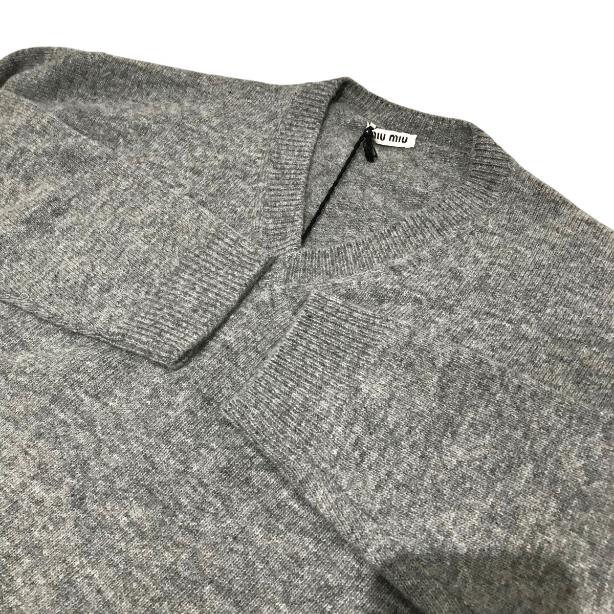 5644【美品】ミュウミュウ☆背面ブランドロゴ入りVネックニット セーター rinkan_50416-240726-0483