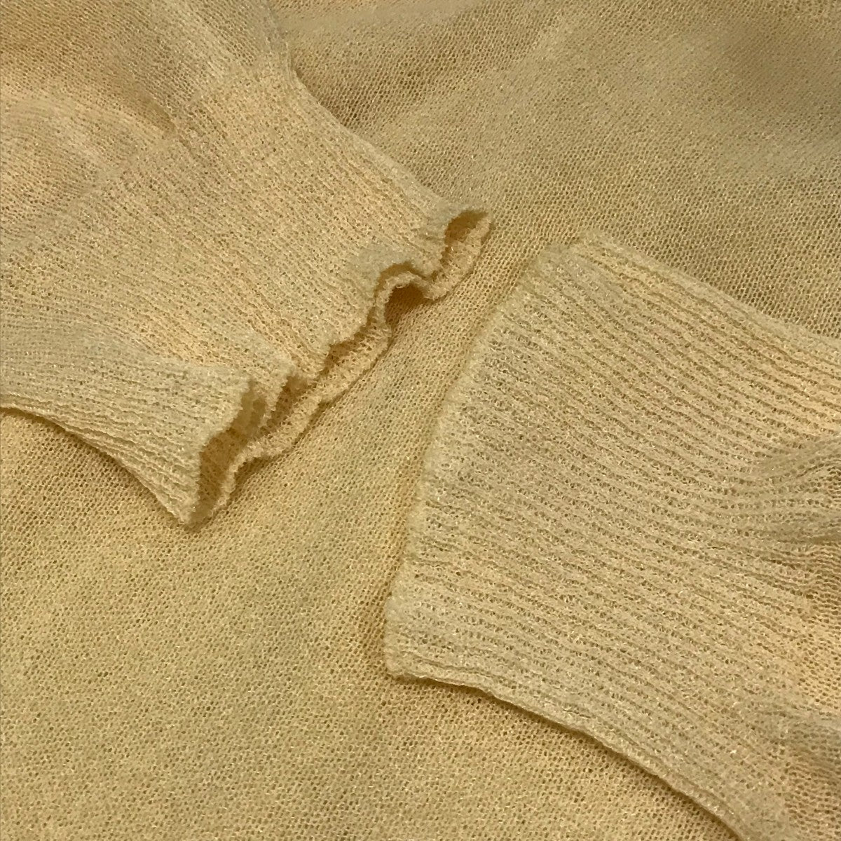 イッセイミヤケ ISSEY MIYAKE 【SHEER ETTE KNIT】 シアーニット IM51KN759 イエロー サイズ：2 ISSEY MIYAKE(イッセイミヤケ) 【SHEER GEORGETTE KNIT】シアー