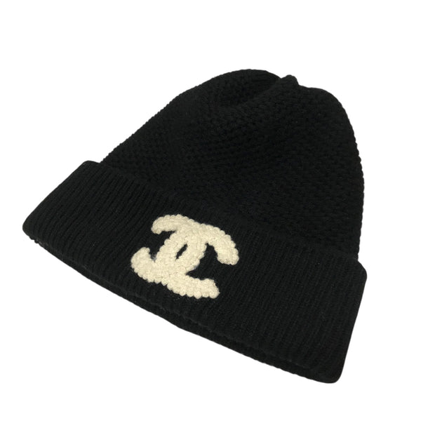 CHANEL シャネル 15Bカシミヤ ニットキャップ ブラック ニットキャップ - カシミヤ、ブラック & エクリュ — ファッション