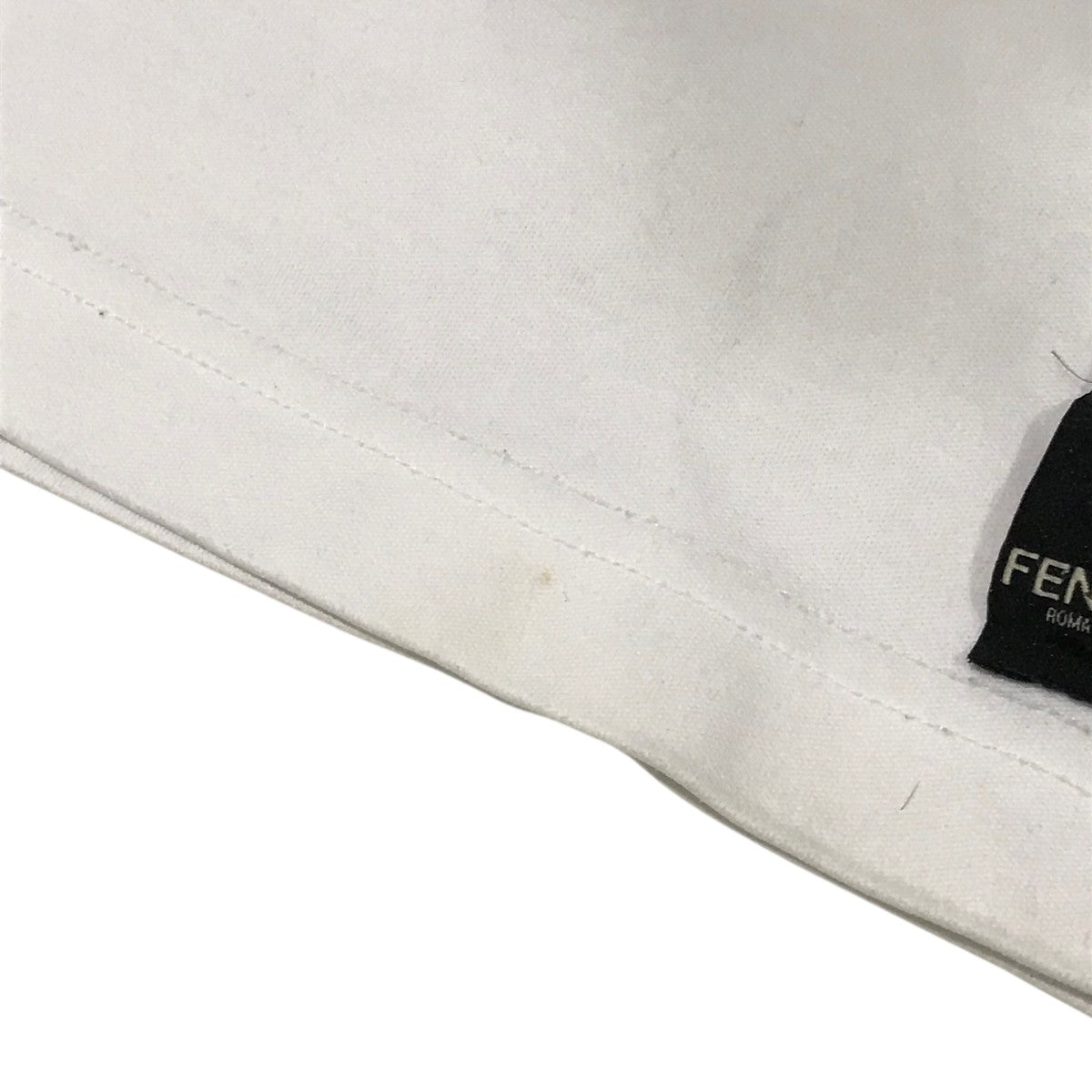 フェンディ FENDI ロゴラベルTシャツ 043J611A0589 ホワイト サイズ：XS FENDI(フェンディ) ロゴラベルTシャツ043J611A0589 043J611A0589