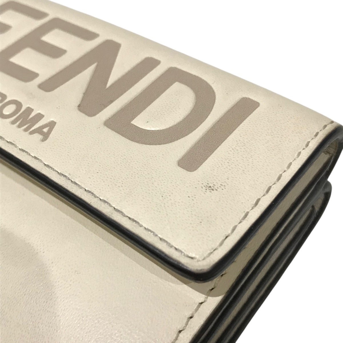FENDI(フェンディ) 2つ折り財布 ベージュ｜【公式】カインドオル