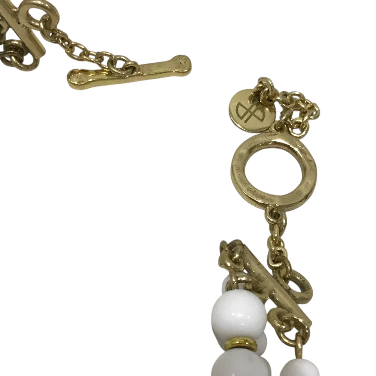 美品　Patou　パトゥ 3連ガラスビーズ ロゴネックレス　チューカー Patou カラーガラスビーズ製パトゥネックレスロゴチャームレックレス
