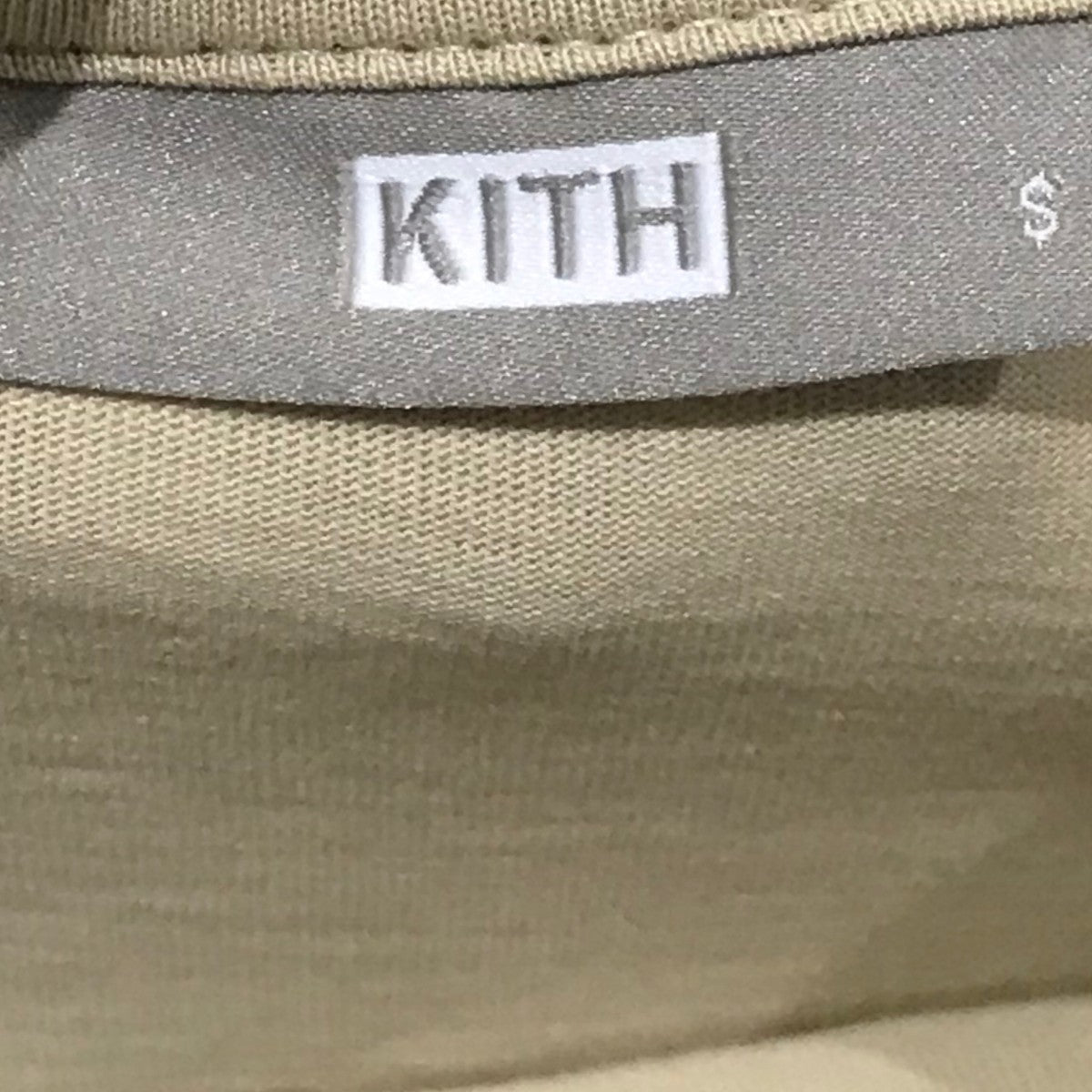KITH(キス) 【Mott New York Tee】ロゴ刺繍Tシャツ ベージュ