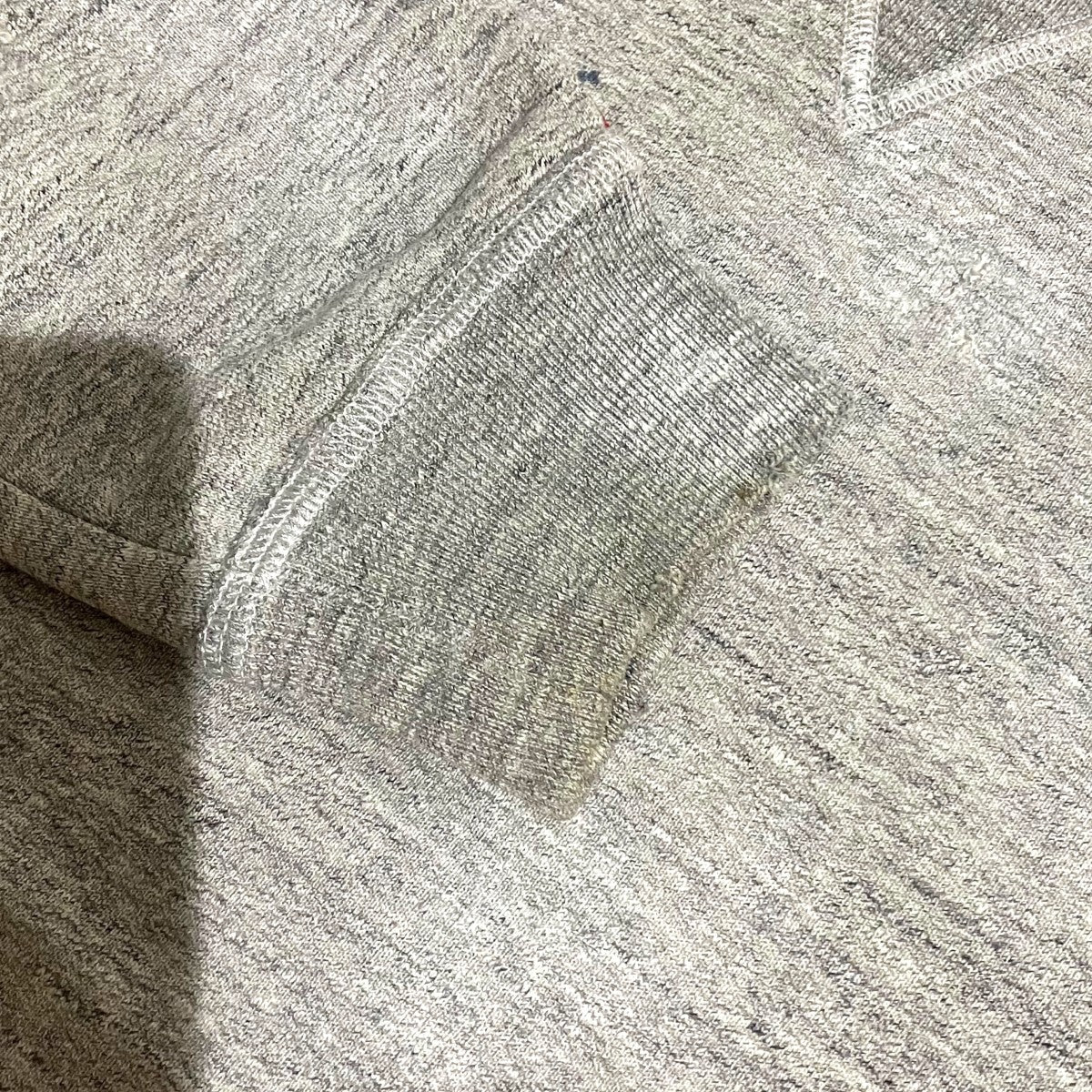 18AWロゴペンキスポットスウェットＳ７４ＧＵ０２６５