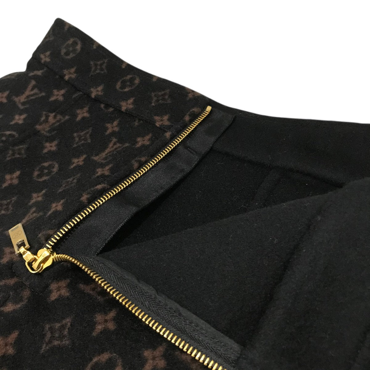 LOUIS VUITTON(ルイヴィトン) シルク混モノグラムウールスカート