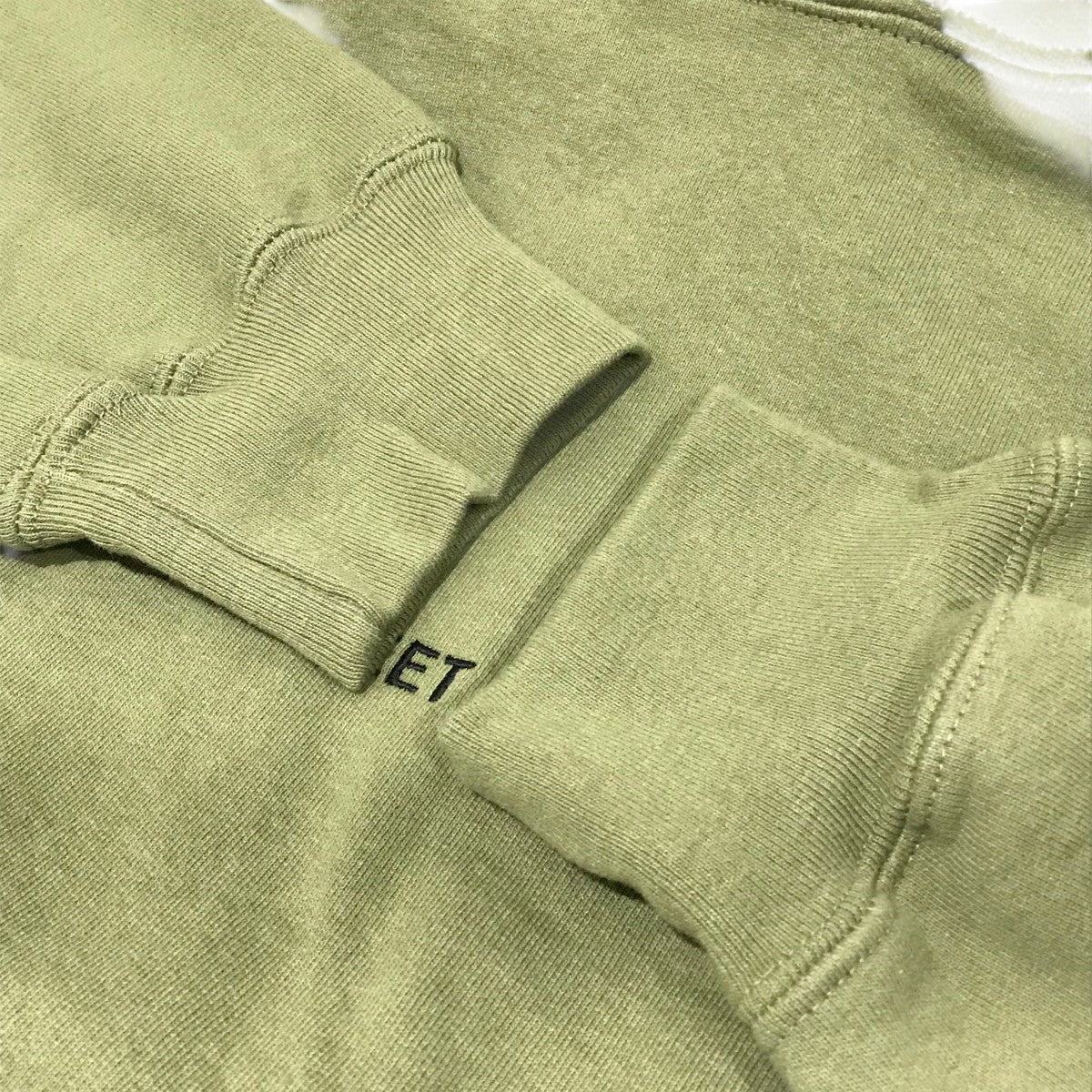 supreme パーカーオリーブ　Mサイズ 10625-230916-0054_2.jpg